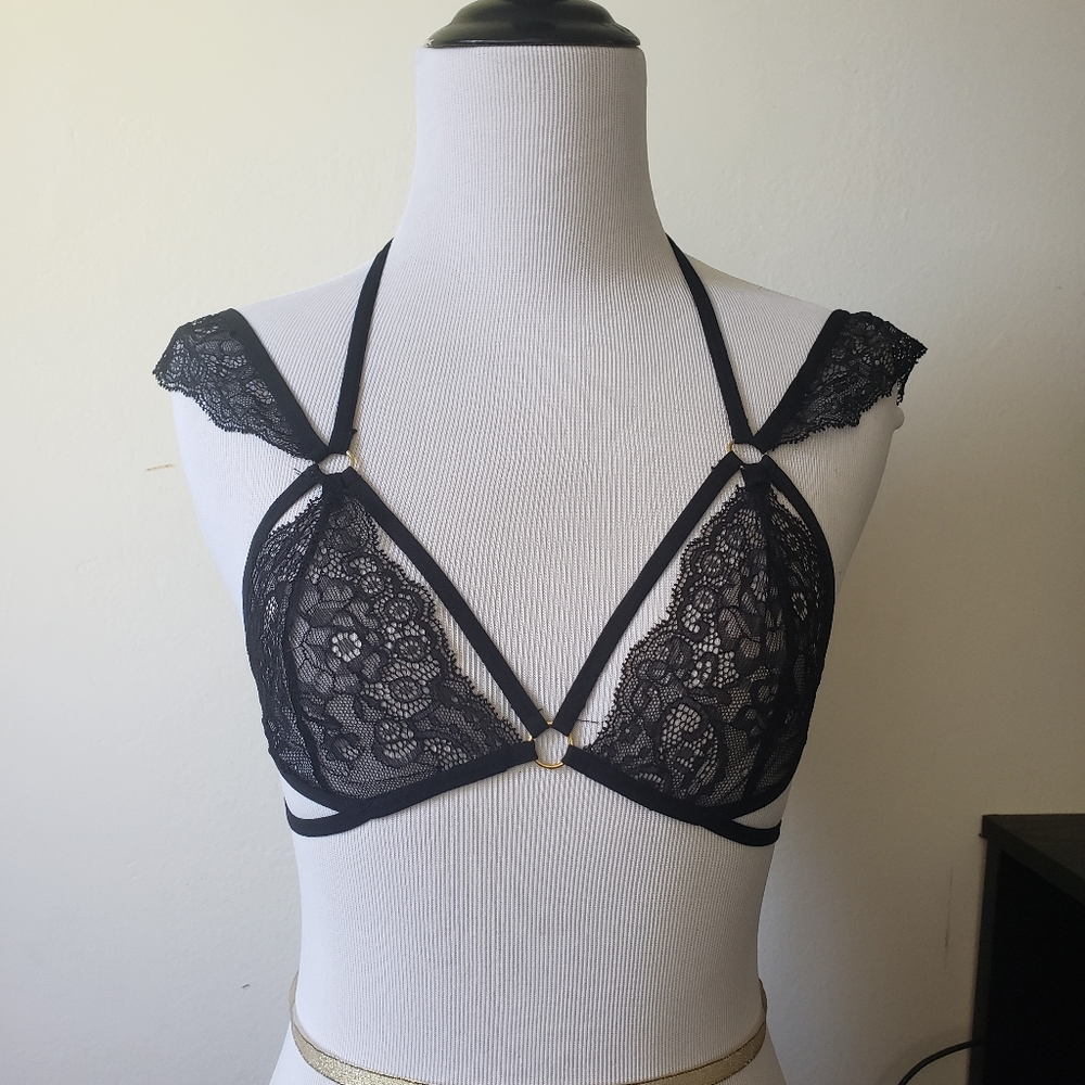 NASTY GAL TYPE BRALETTE